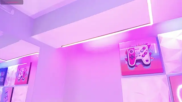 LindaWz  online show from November 29, 2025, 7:11 am