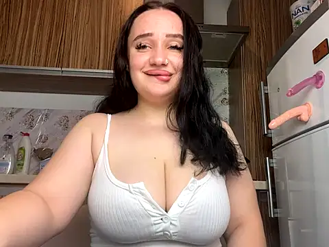 Snapshot of curvybombb chatting on October 12, 2025, 8:02 am curvybombb online show from October 12, 2025, 8:02 am