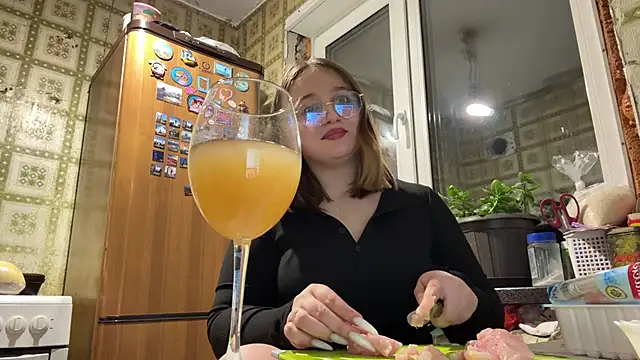 Snapshot of IvyGlimpse chatting on October 13, 2025, 6:08 pm IvyGlimpse online show from October 13, 2025, 6:08 pm