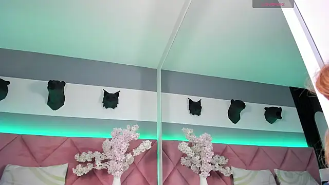 Snapshot of Val_Oconner chatting on November 26, 2025, 3:07 am Val Oconner online show from November 26, 2025, 3:07 am