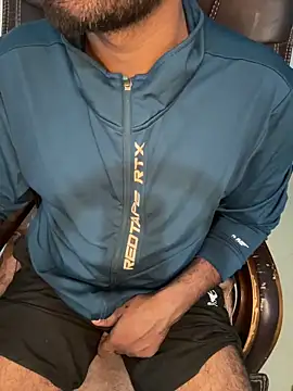 Snapshot of MeekBatgirl chatting on December 16, 2025, 6:35 pm MeekBatgirl online show from December 16, 2025, 6:35 pm