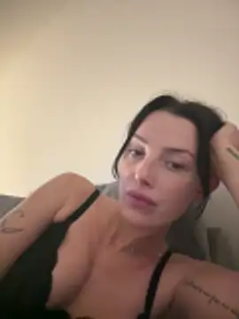 Snapshot of Remirosee chatting on December 15, 2025, 9:08 pm Remirosee online show from December 15, 2025, 9:08 pm