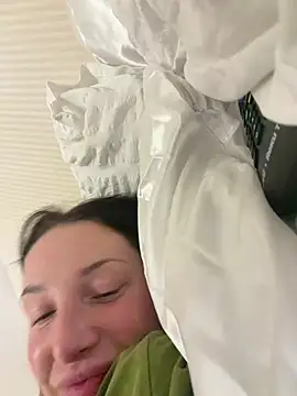 Snapshot of Remirosee chatting on February 4, 2026, 10:15 pm Remirosee online show from February 4, 2026, 10:15 pm