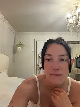 Snapshot of Remirosee chatting on April 11, 2026, 5:56 am Remirosee online show from April 11, 2026, 5:56 am