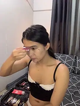 Snapshot of AngelHille chatting on December 21, 2025, 12:18 am AngelHille online show from December 21, 2025, 12:18 am