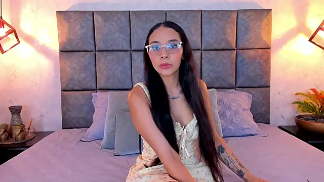 Roseaurora online show from May 10, 2026, 12:10 pm