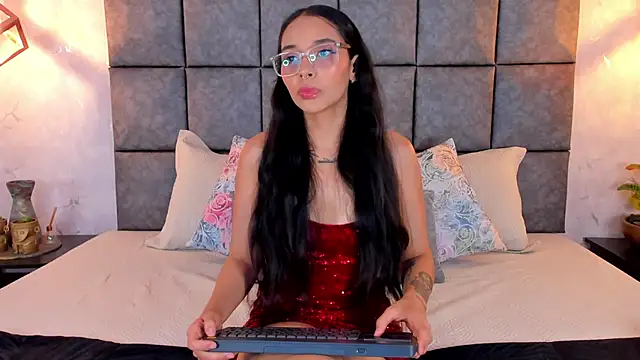 Roseaurora online show from May 25, 2026, 10:32 am