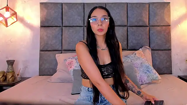 Roseaurora online show from June 3, 2026, 2:44 pm