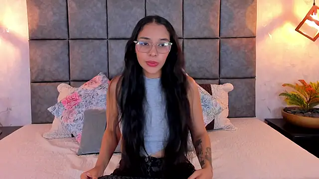Roseaurora online show from June 18, 2026, 10:52 am