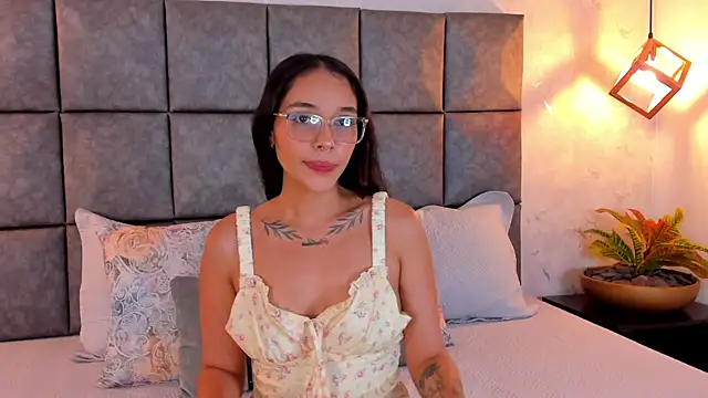 Roseaurora online show from June 22, 2026, 11:18 am