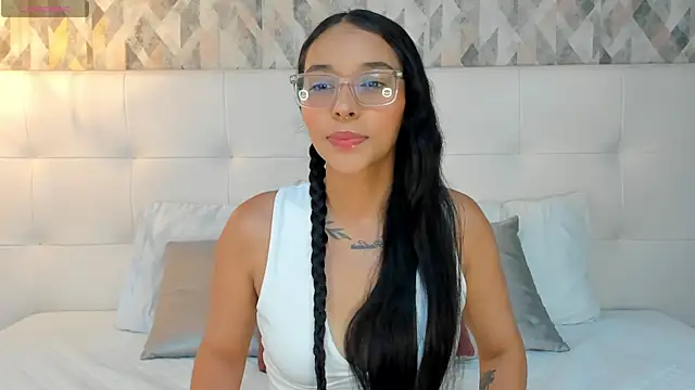Roseaurora online show from July 27, 2026, 11:28 am