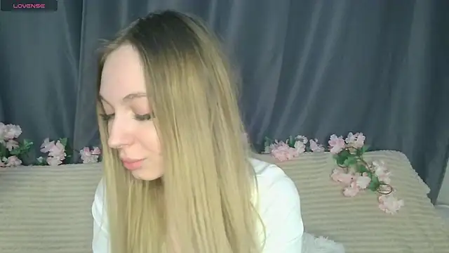 Snapshot of BabbbyFoxxx chatting on November 12, 2025, 4:02 am BabbbyFoxxx online show from November 12, 2025, 4:02 am