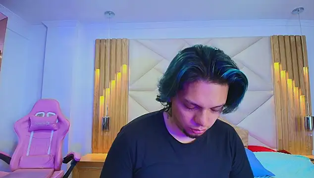 Snapshot of Laia_and_Damian chatting on October 9, 2025, 7:45 pm Laia and Damian online show from October 9, 2025, 7:45 pm