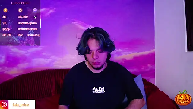 Snapshot of Laia_and_Damian chatting on October 18, 2025, 12:28 pm Laia and Damian online show from October 18, 2025, 12:28 pm