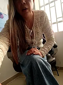 Snapshot of Madisson-04_ chatting on May 18, 2026, 1:50 pm Madisson-04 online show from May 18, 2026, 1:50 pm