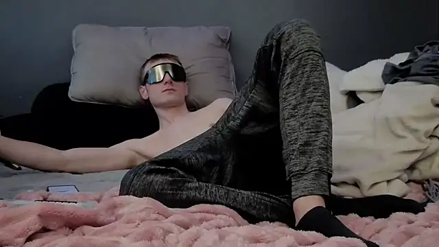 maskedboy1 online show from May 29, 2026, 7:17 am