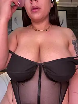 Snapshot of SophieCurves chatting on September 20, 2025, 7:37 pm SophieCurves online show from September 20, 2025, 7:37 pm