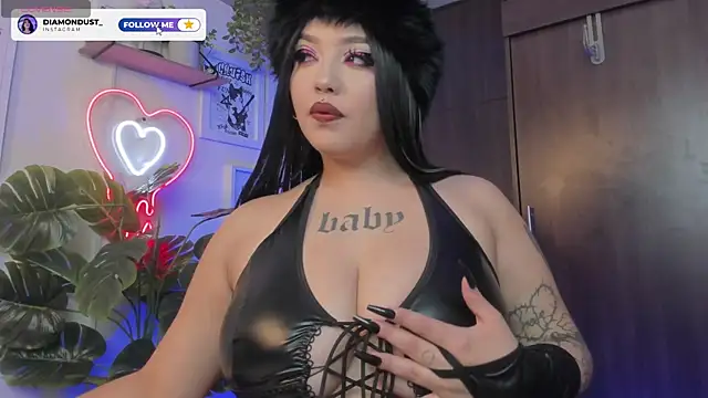 Snapshot of diamond_dustt chatting on October 8, 2025, 7:33 pm diamond dustt online show from October 8, 2025, 7:33 pm