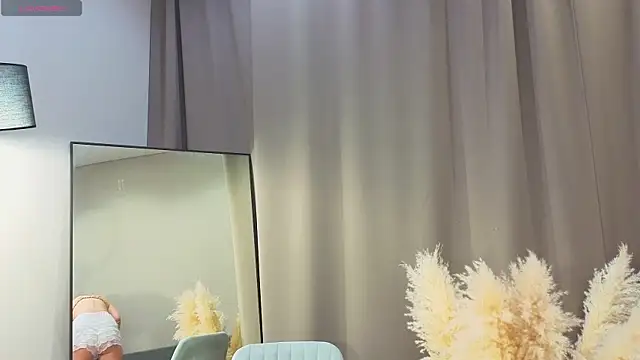 VincenzaGarigliano online show from September 20, 2025, 1:06 am