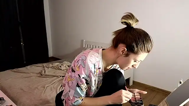 Snapshot of crystalxx18 chatting on November 28, 2025, 3:42 am crystalxx18 online show from November 28, 2025, 3:42 am