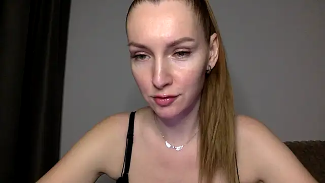 Snapshot of Varnyx chatting on November 16, 2025, 4:01 pm Varnyx online show from November 16, 2025, 4:01 pm