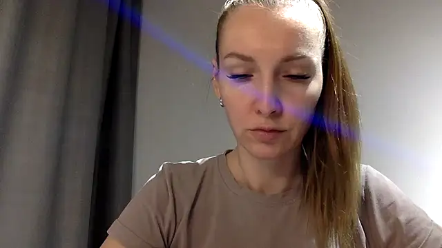 Snapshot of Varnyx chatting on November 25, 2025, 7:14 pm Varnyx online show from November 25, 2025, 7:14 pm