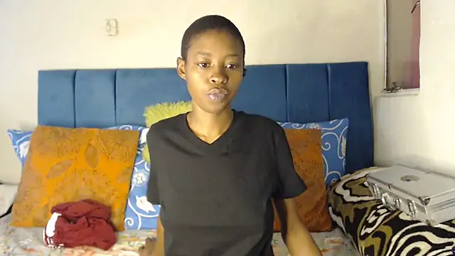 SweetSlenderChoc online show from May 1, 2026, 2:43 pm