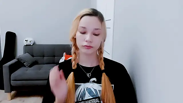 Kitten Alissa online show from September 13, 2025, 6:18 pm