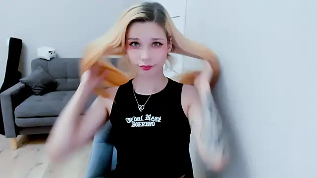 Kitten Alissa online show from September 14, 2025, 8:08 pm