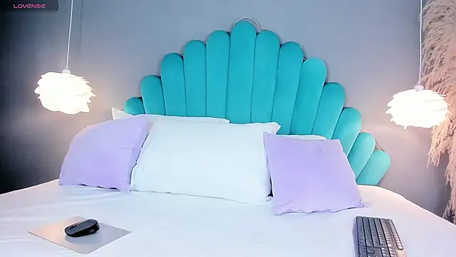 Snapshot of VanessaLogan chatting on October 21, 2025, 11:16 pm VanessaLogan online show from October 21, 2025, 11:16 pm