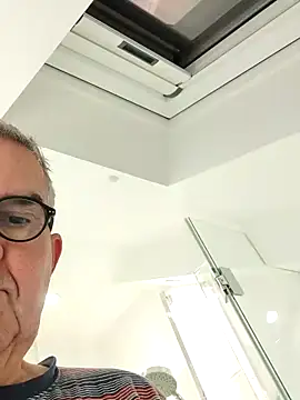 Oldmenhot66 online show from October 8, 2025, 4:54 am