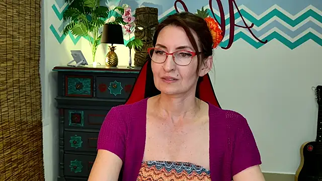 Snapshot of UnaTerra chatting on September 9, 2025, 12:37 pm UnaTerra online show from September 9, 2025, 12:37 pm