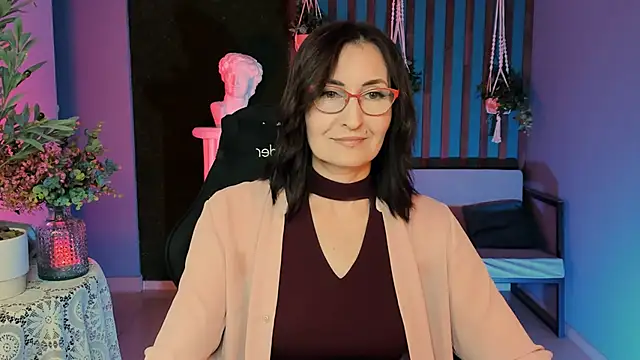 Snapshot of UnaTerra chatting on September 13, 2025, 5:51 am UnaTerra online show from September 13, 2025, 5:51 am