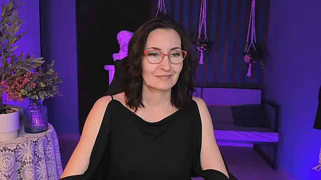 Snapshot of UnaTerra chatting on September 14, 2025, 5:28 am UnaTerra online show from September 14, 2025, 5:28 am