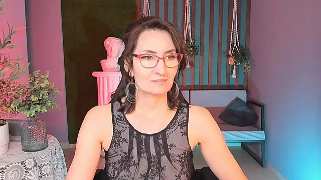 Snapshot of UnaTerra chatting on September 21, 2025, 5:42 am UnaTerra online show from September 21, 2025, 5:42 am