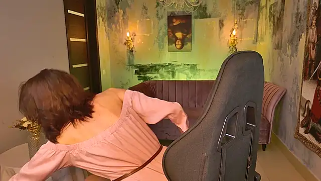 Snapshot of UnaTerra chatting on September 28, 2025, 5:57 am UnaTerra online show from September 28, 2025, 5:57 am