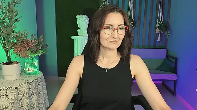 Snapshot of UnaTerra chatting on October 4, 2025, 5:16 am UnaTerra online show from October 4, 2025, 5:16 am