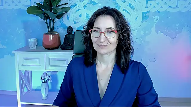 Snapshot of UnaTerra chatting on October 10, 2025, 5:39 am UnaTerra online show from October 10, 2025, 5:39 am