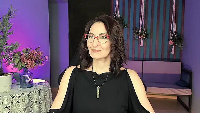 Snapshot of UnaTerra chatting on October 11, 2025, 5:17 am UnaTerra online show from October 11, 2025, 5:17 am