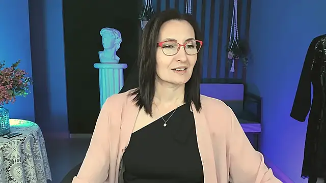 Snapshot of UnaTerra chatting on October 13, 2025, 9:31 am UnaTerra online show from October 13, 2025, 9:31 am