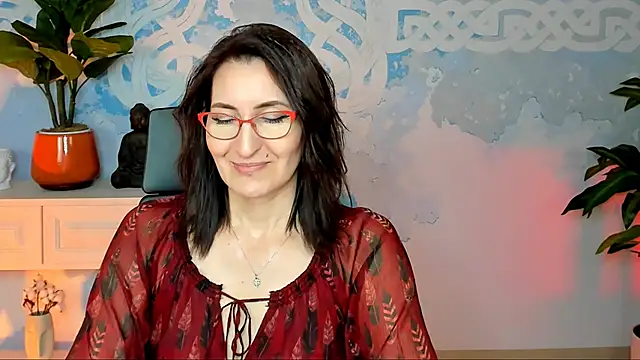 Snapshot of UnaTerra chatting on October 18, 2025, 5:32 am UnaTerra online show from October 18, 2025, 5:32 am