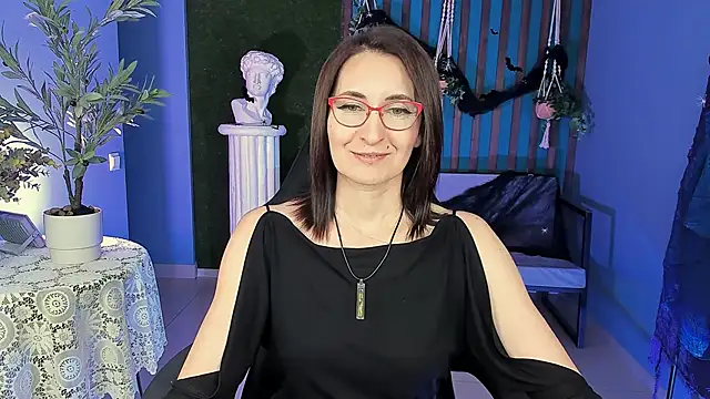 Snapshot of UnaTerra chatting on October 23, 2025, 5:18 am UnaTerra online show from October 23, 2025, 5:18 am