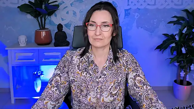 Snapshot of UnaTerra chatting on October 31, 2025, 9:10 am UnaTerra online show from October 31, 2025, 9:10 am