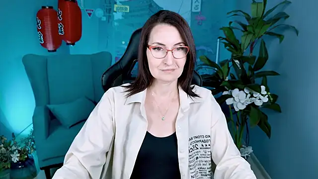 Snapshot of UnaTerra chatting on November 3, 2025, 9:21 am UnaTerra online show from November 3, 2025, 9:21 am