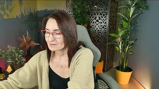 Snapshot of UnaTerra chatting on November 4, 2025, 9:08 am UnaTerra online show from November 4, 2025, 9:08 am