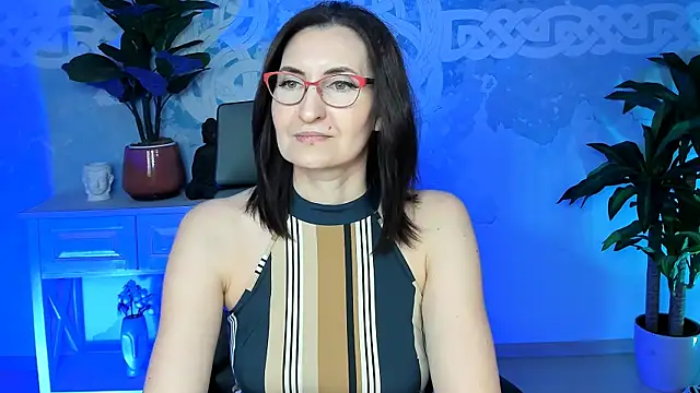 Snapshot of UnaTerra chatting on November 7, 2025, 9:09 am UnaTerra online show from November 7, 2025, 9:09 am