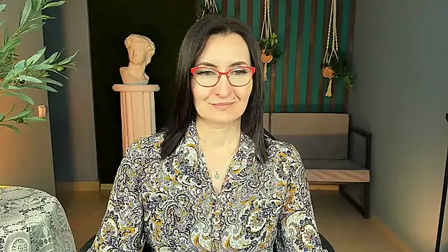 Snapshot of UnaTerra chatting on November 11, 2025, 9:20 am UnaTerra online show from November 11, 2025, 9:20 am