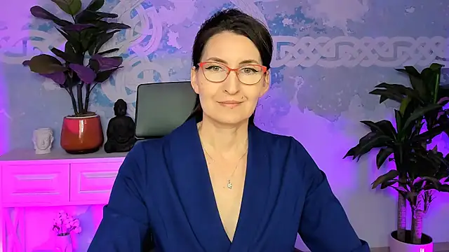 Snapshot of UnaTerra chatting on November 15, 2025, 5:05 am UnaTerra online show from November 15, 2025, 5:05 am