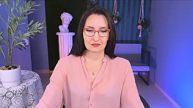 Snapshot of UnaTerra chatting on November 21, 2025, 5:06 am UnaTerra online show from November 21, 2025, 5:06 am