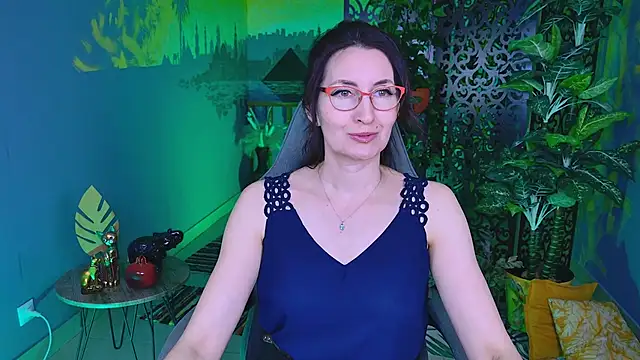 Snapshot of UnaTerra chatting on November 30, 2025, 5:22 am UnaTerra online show from November 30, 2025, 5:22 am